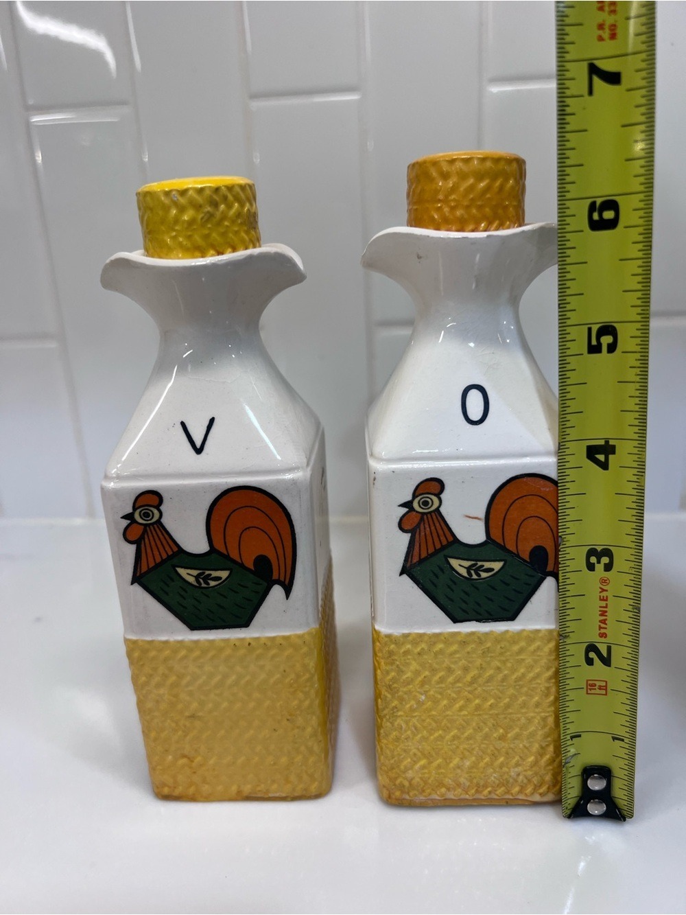 Vintage 1970’s Rooster Farmhouse Oil And Vinegar Set - Picture 2 of 7